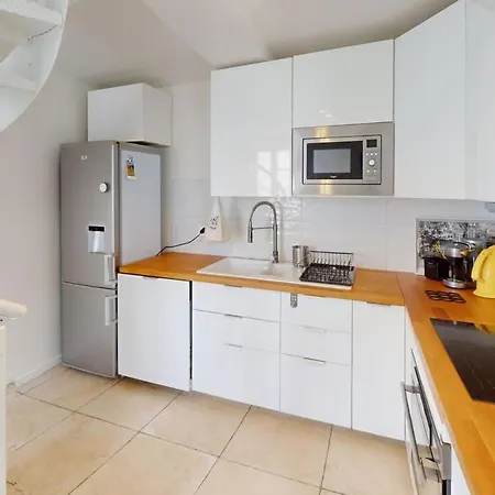 別荘 Charme, & A Pied *