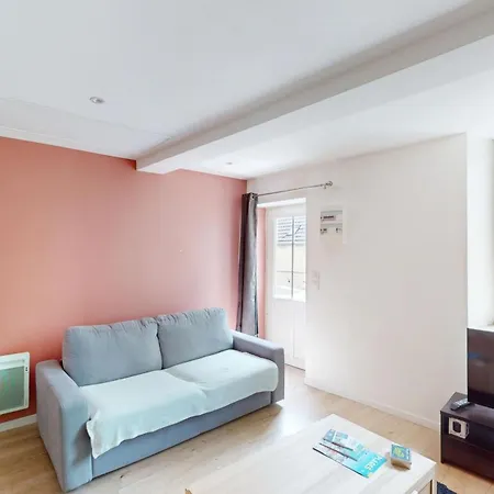 Charme, & A Pied Luc-sur-Mer